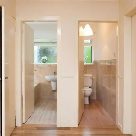 Nutwood Holiday home